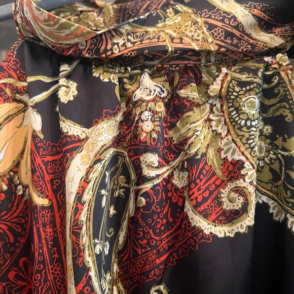 NWT-TAHARI Halter Side Tie Neck
Paisley Maxi Dress, Size 10 - Picture 5 of 11